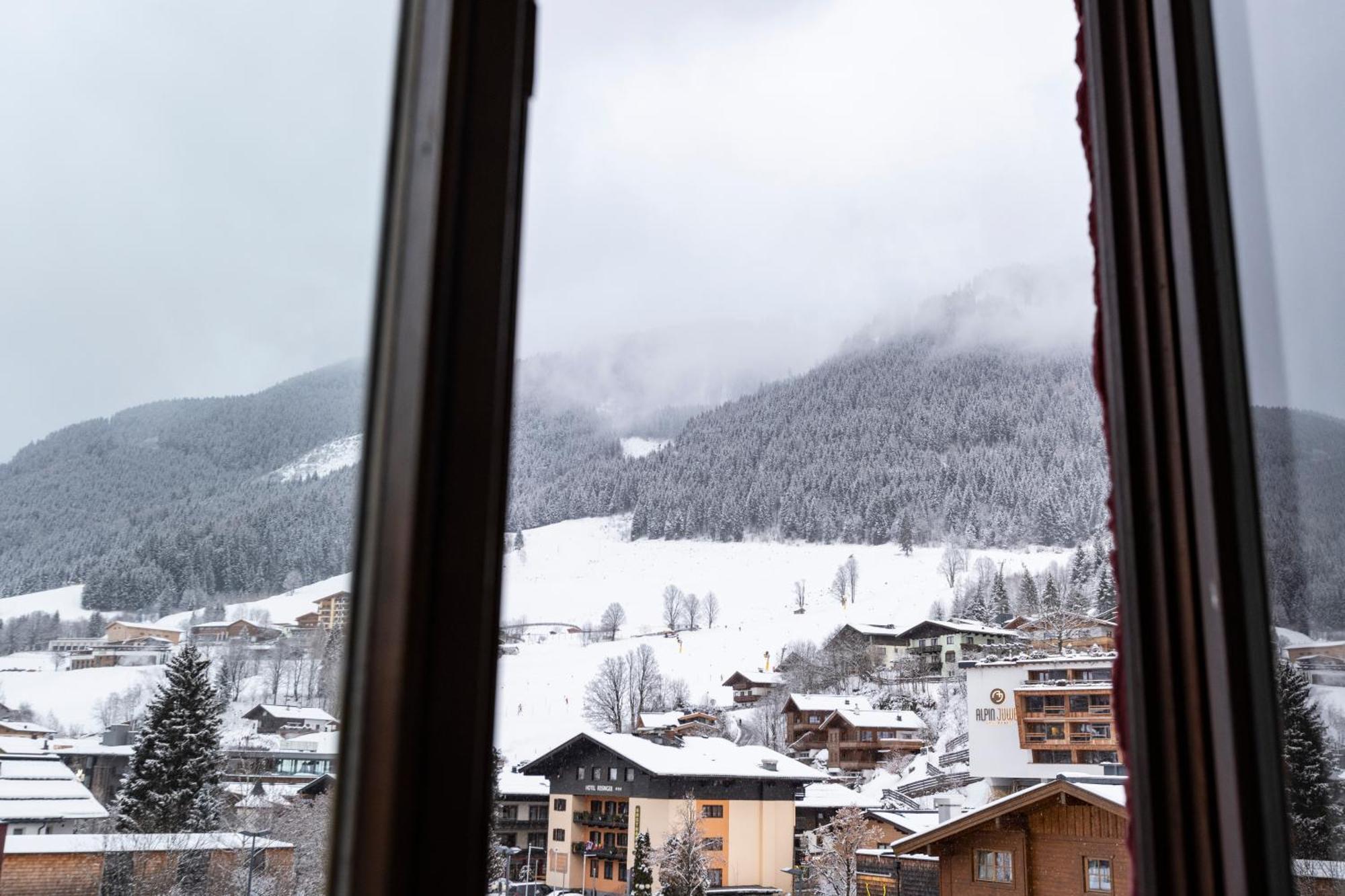 Hotel Pinzgauerhof Ski & Bike - Inclusive Evening Dinner Saalbach-Hinterglemm Exterior foto